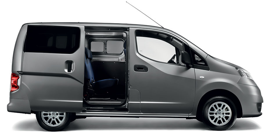 Nissan NV200 Combi front view